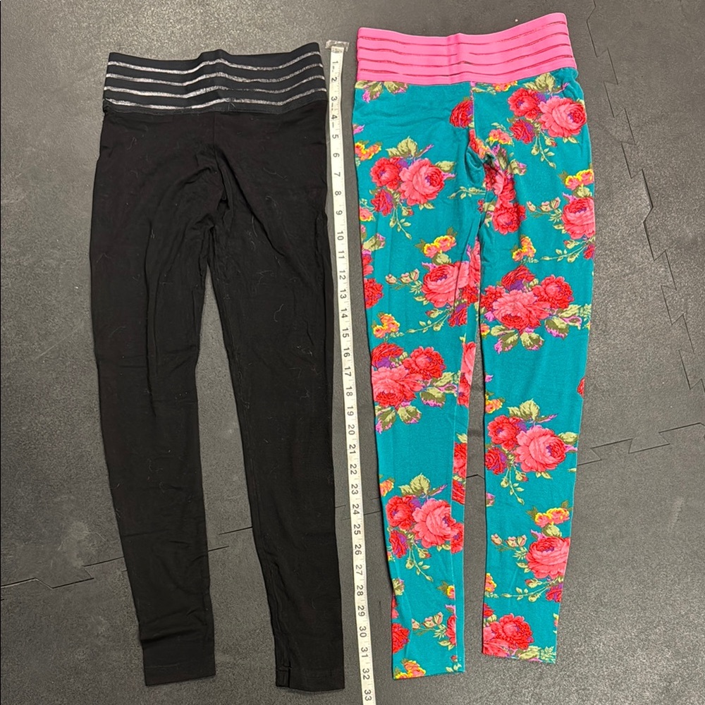 Cute Booty pants size small 2 pair